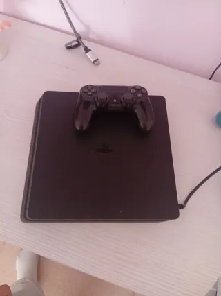 Consola PS4 Negra + Mando