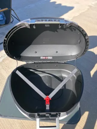 Baúl SHAD 48 con errajes y soporte