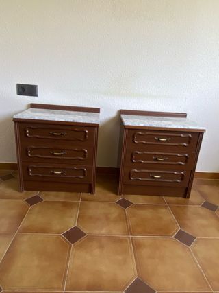 Cómoda de madera maciza con espejo y dos mesillas