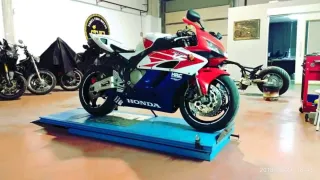 Moto Deportiva Roja y Azul