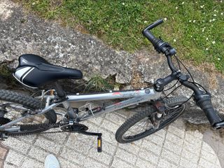 Bicicleta montaña gris