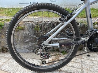 Bicicleta montaña gris