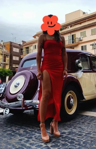 Vestido largo rojo con abertura