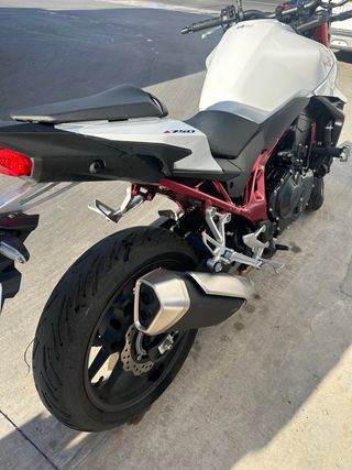 Honda Hornet 750 - 7800km - Garaje