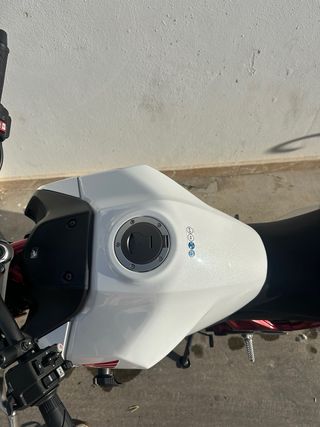 Honda Hornet 750 - 7800km - Garaje