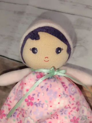 Lote 4 peluches: 2 muñecas, perrito y gatito