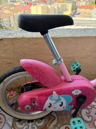 Bicicleta infantil rosa con unicornio