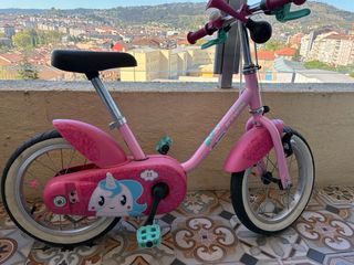 Bicicleta infantil rosa con unicornio