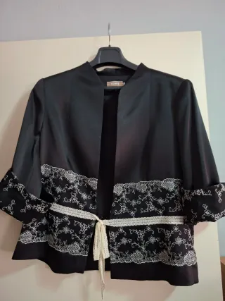 Falda elegante negra con encaje