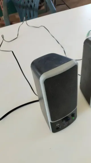 Altavoces Genius Negros y Grises