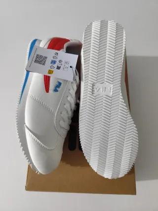 Zapatillas Fila Unisex Blancas y Rojas