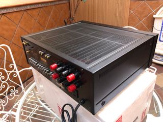 Amplificador integrado Alpine-Luxman LV-117 Negro