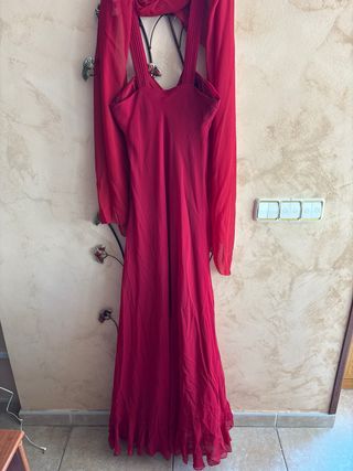 Vestido de fiesta rojo con chal