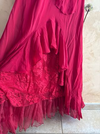 Vestido de fiesta rojo con chal