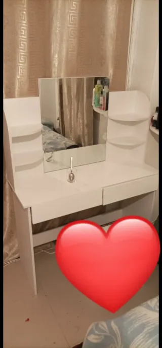 Tocador blanco con espejo