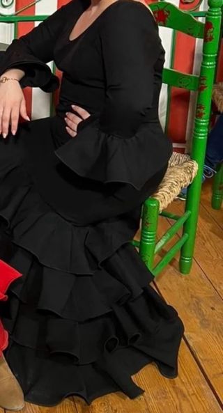Vestido de flamenca negro con volantes