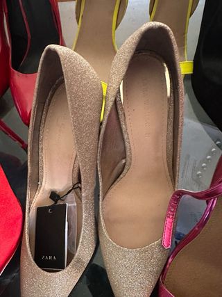 Tacones Zara Brillantes Dorados