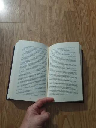 Libro Me duele amarte de Lora Leigh. Tapa blanda.