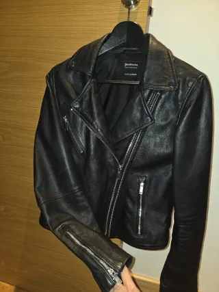 Cazadora Stradivarius Cuero Negra Talla M