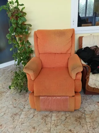 Sillón naranja de tela