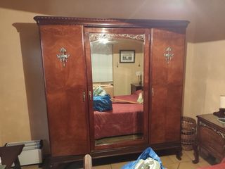Dormitorio caoba antiguo con espejo