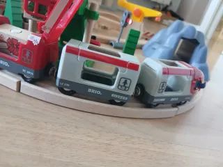 Tren de madera danés Brio