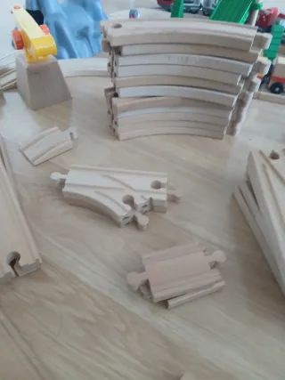 Tren de madera danés Brio