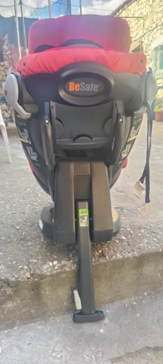 Seggiolino auto BeSafe con installazione a contromarcia