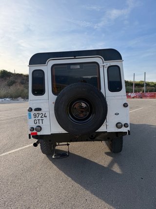 Land Rover Defender 2010