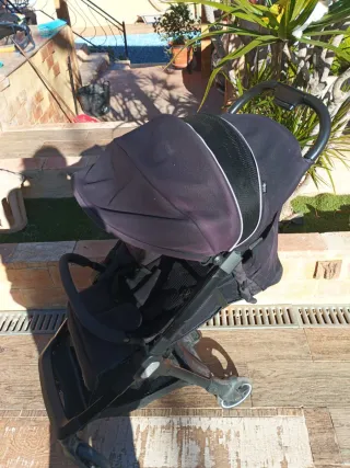 Carrito de bebé negro azulado chico