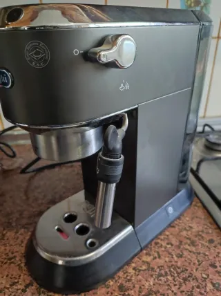 Cafetera DeLonghi Dedica Negra