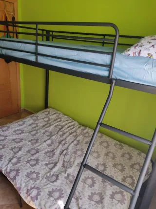 Cama litera metálica negra