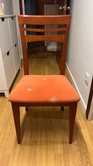 Mesa de comedor de madera elegante