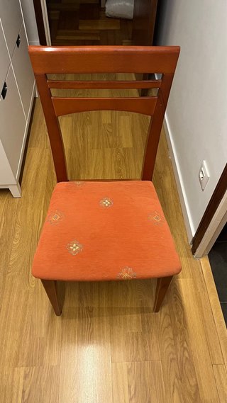 Mesa de comedor de madera elegante