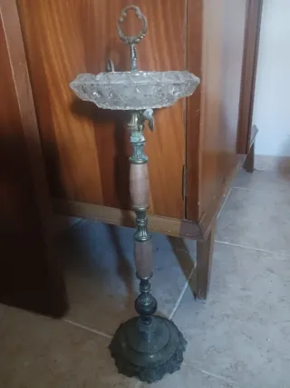 Cenicero de pie bronce y cristal