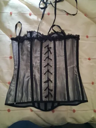 Corsé Negro y Plateado Elegante