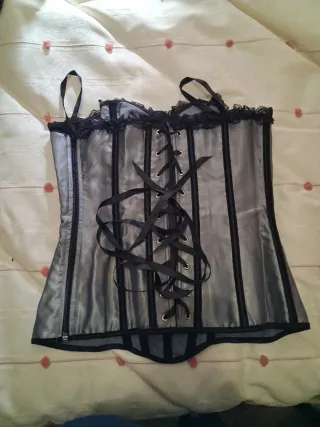 Corsé Negro y Plateado Elegante