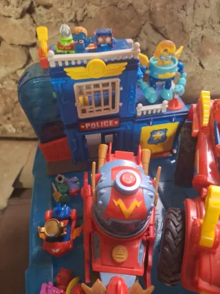SuperZings Set de Vehículos y Figuras