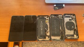 2 iPhone 11 y 1 iPhone 8 Negros