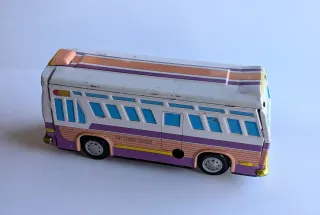 Autobús de hojalata vintage