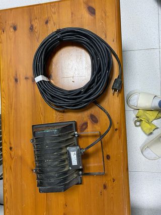 Foco de obra halógeno con cable