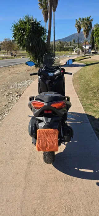 Maxi Scooter Negra y Gris