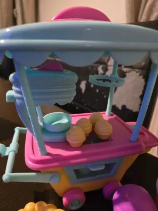 Carrito de helados y muñeca Cry Babies