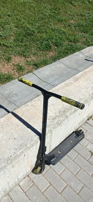 Patinete Freestyle Negro y Amarillo