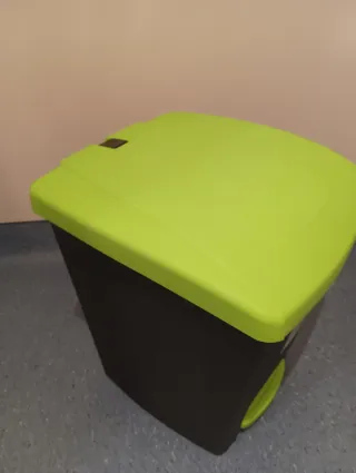 Cubo Basura Pedal Grande Negro y Verde