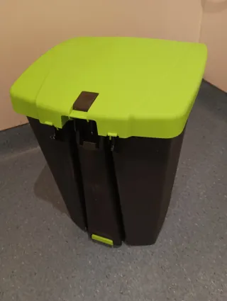 Cubo Basura Pedal Grande Negro y Verde