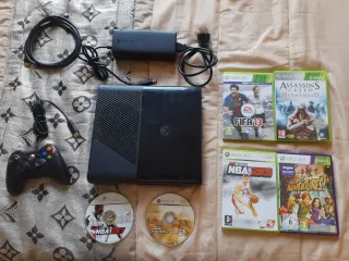 Xbox 360 E Negra + 6 Juegos