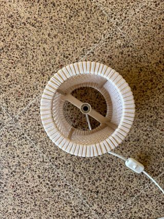 Lámpara de mesa crochet beige