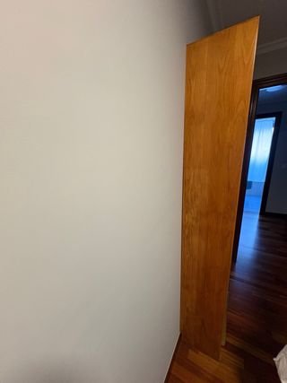 Estantería de madera maciza