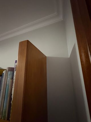 Estantería de madera maciza